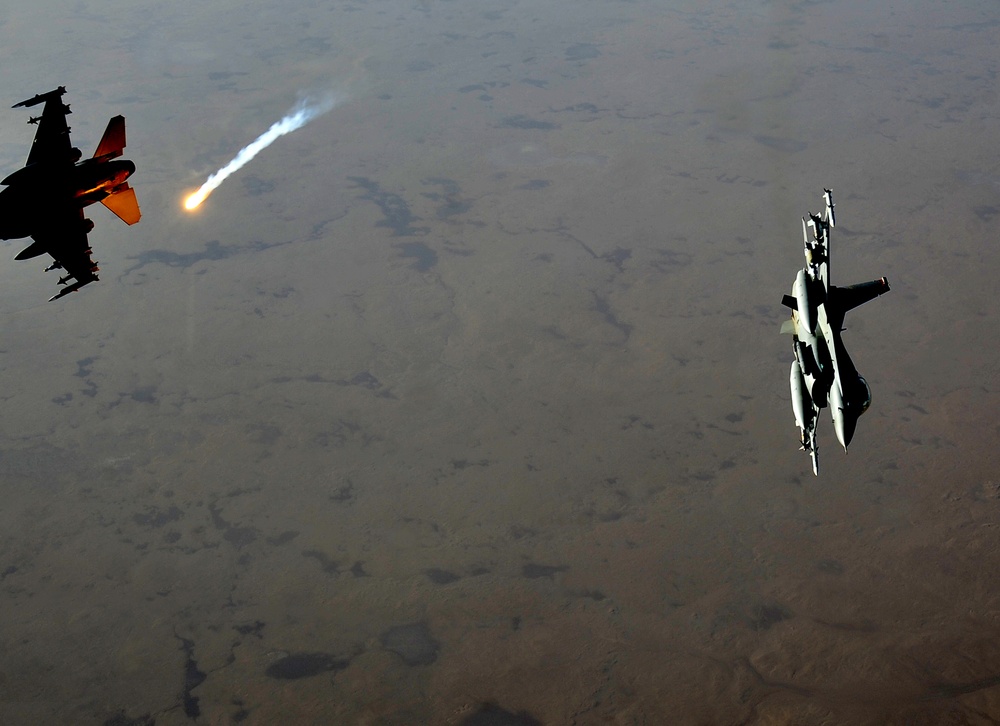 F-16 jets provide top cover in Iraq