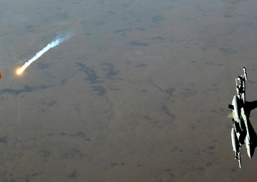 F-16 jets provide top cover in Iraq