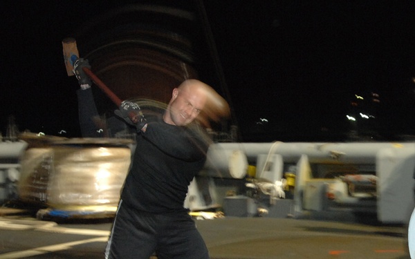 USNS Safeguard sailor conducts CrossFit exercises at sea