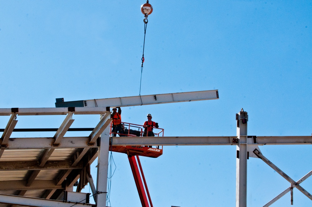 MCAS Yuma tops off new JSF hangar