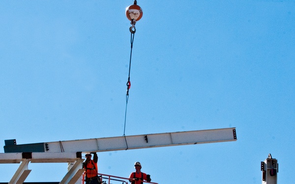 MCAS Yuma tops off new JSF hangar