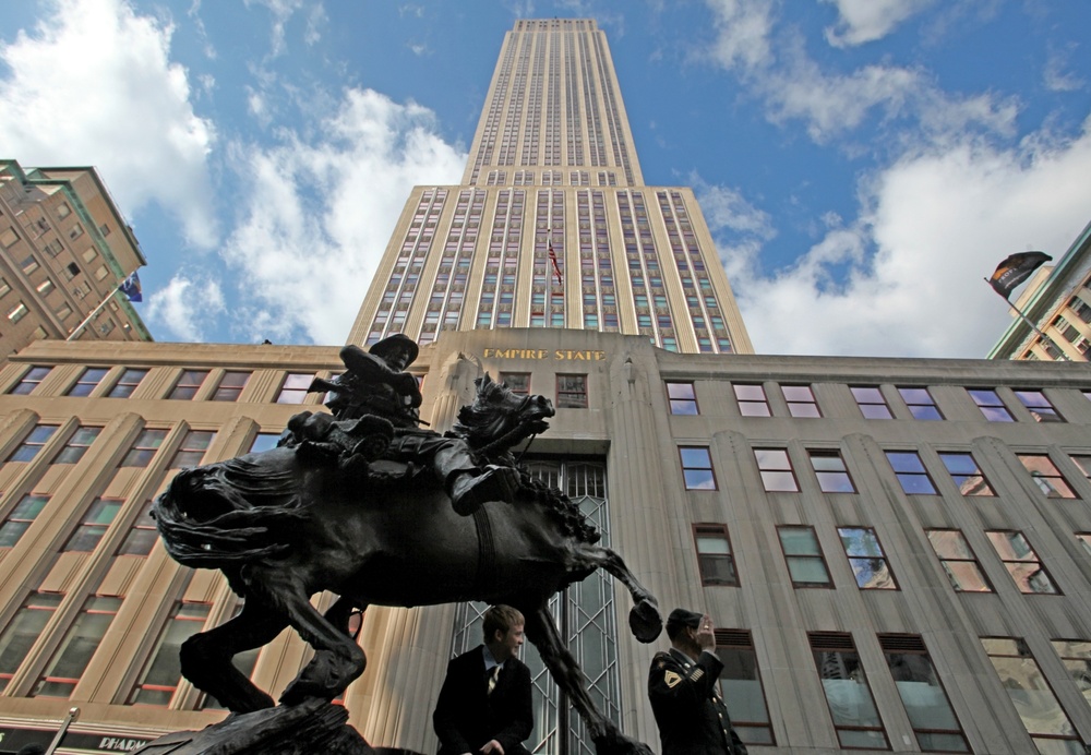 Horse soldiers parade through Empire State