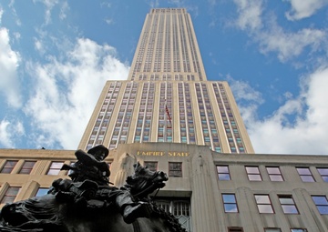 Horse soldiers parade through Empire State