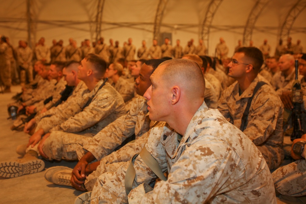 Commandant, Sergeant Major of the Marine Corps visit Marines at Leatherneck