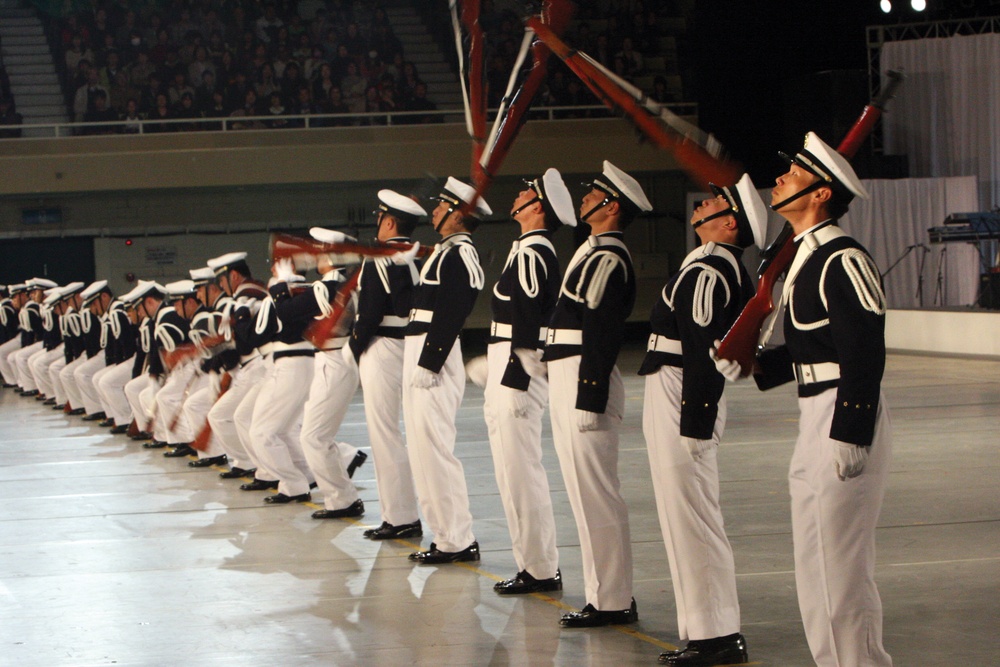 Japan, US bands unite at Budokan