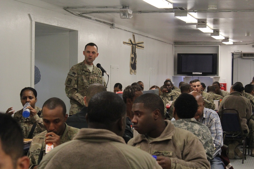 335th Signal Theater Command's CSM Royd Pattersons speaks to the 25th Signal Battalion about resiliency and selfless service