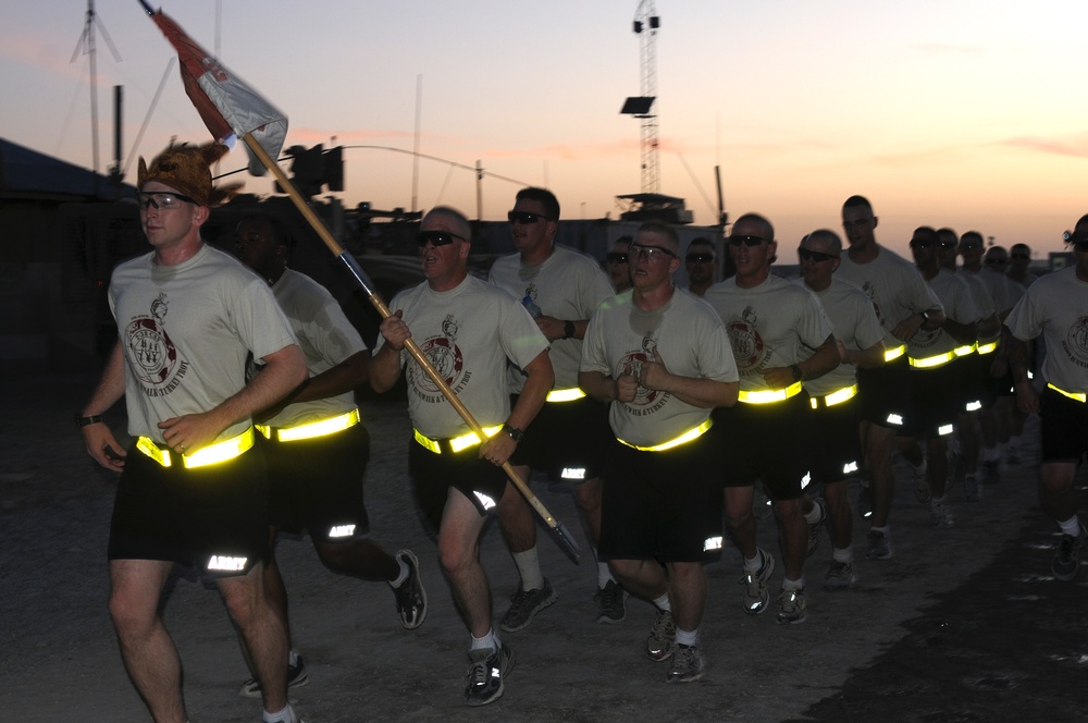 Weapons at the Thanksgiving dinner - how the Army celebrates at war