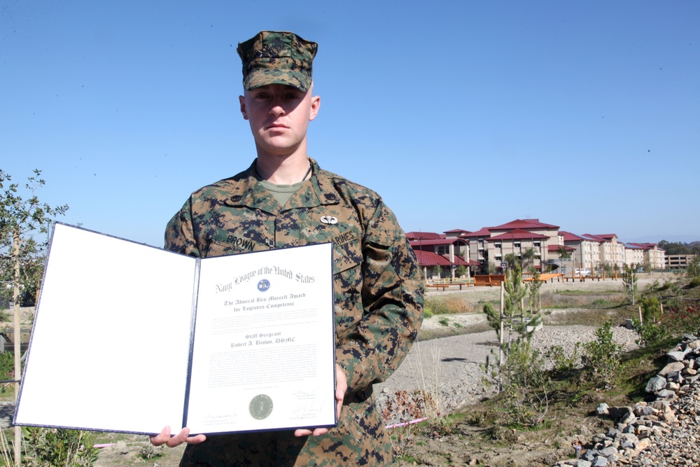 1st MLG Marine receives Navy League Award for actions in Afghanistan