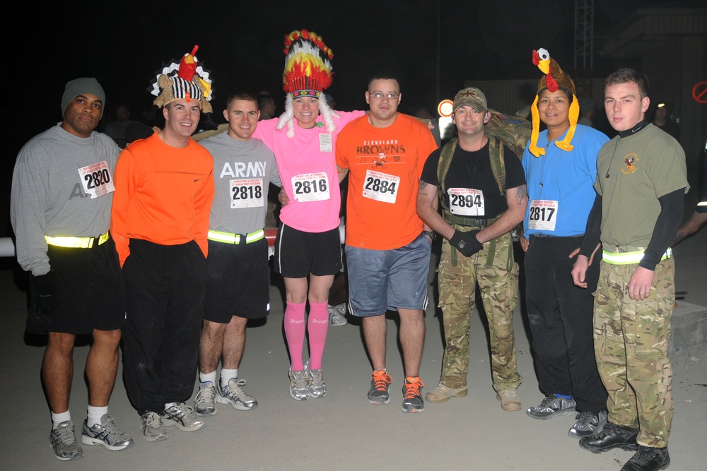 Runners surrounded by camaraderie on Turkey Day