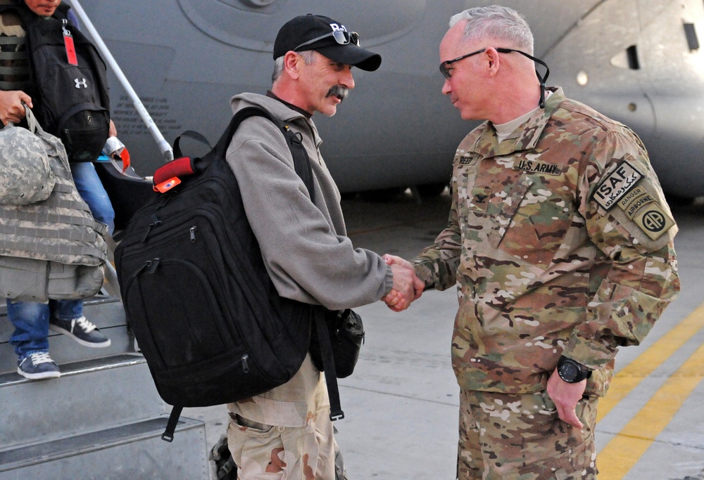 Aaron Tippin arrives at Kandahar Airfield for 10th annual Thanksgiving tour
