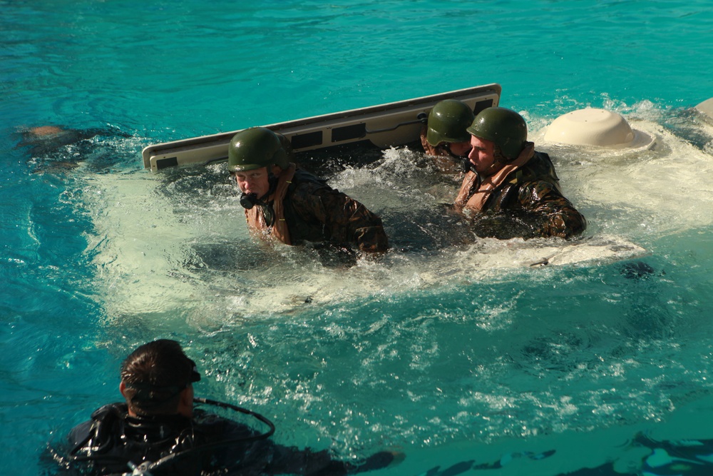 Eleventh Marine Expeditionary Unit first to train in dunked simulator