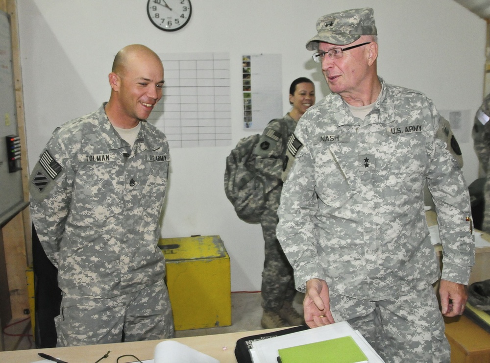 Maj. Gen. Nash visits 2-135 Infantry