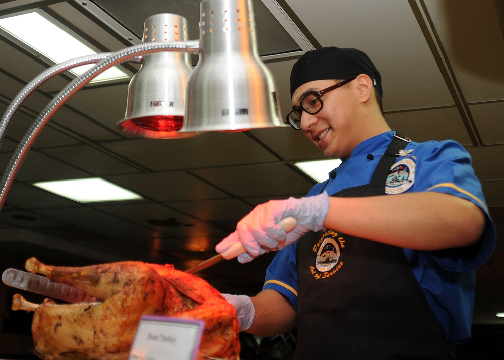 Blue Ridge sailors celebrate Thanksgiving Day as a Navy family