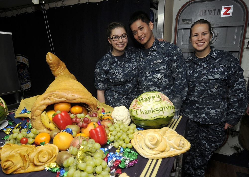 Blue Ridge sailors celebrate Thanksgiving Day as a Navy family
