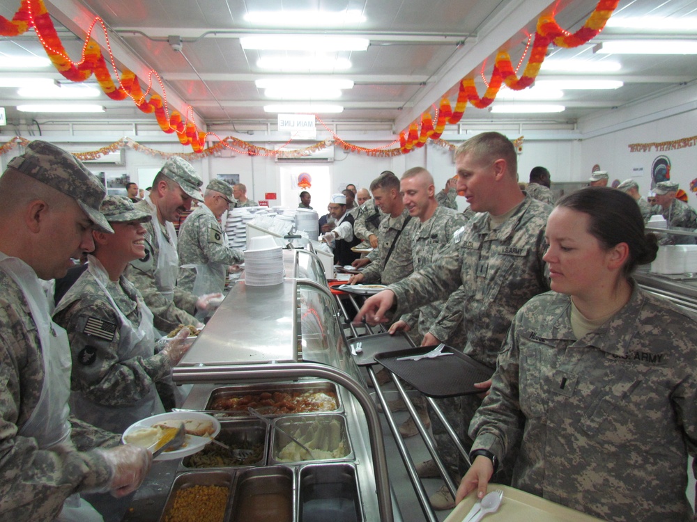 Serving Thanksgiving meals