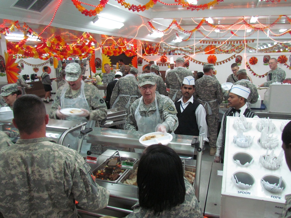 Maj. Gen. Nash serves Thanksgiving lunch