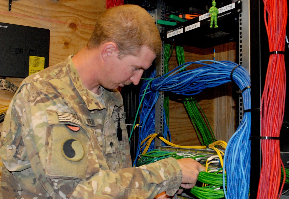 The riddle of the Gordian Knot – Virginia National Guard soldiers untangle 50,000 feet of network cable in Afghanistan