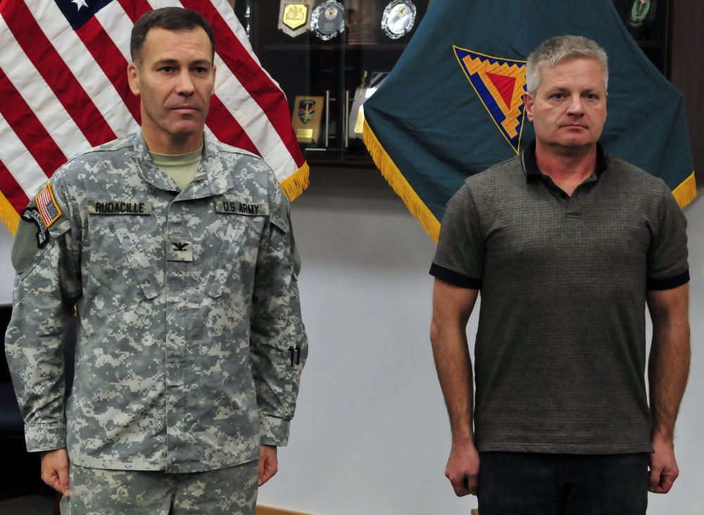 JMTC civilian receives award for heroism