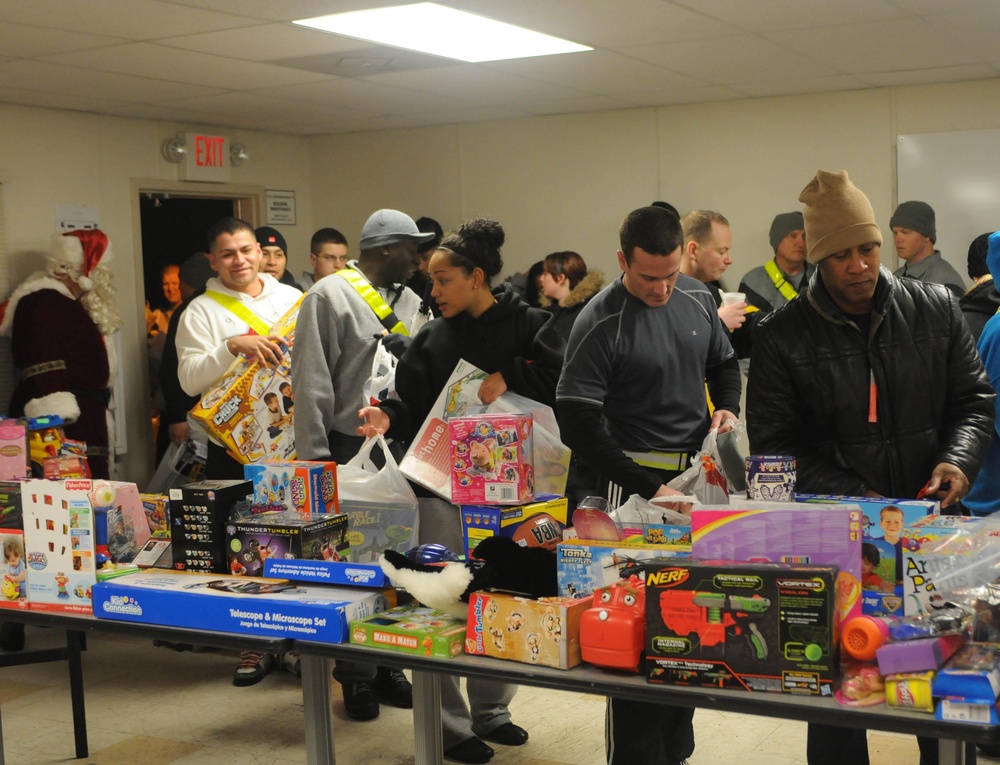 I Corps donate toys to less fortunate