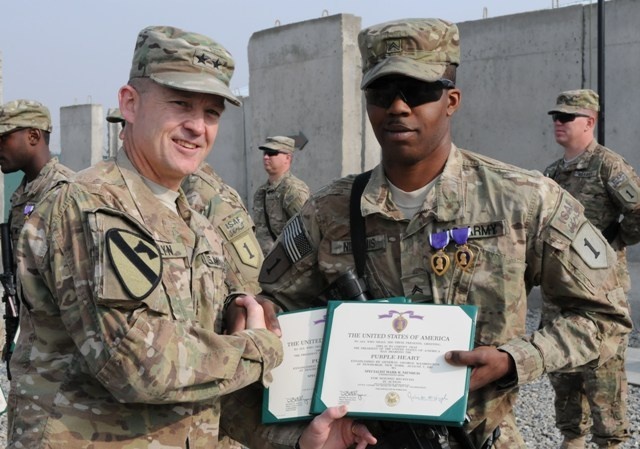 Allyn visits troops for Thanksgiving