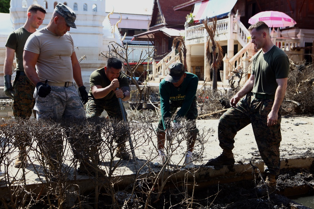 Royal Thai Army, US forces assist flood-damaged communities