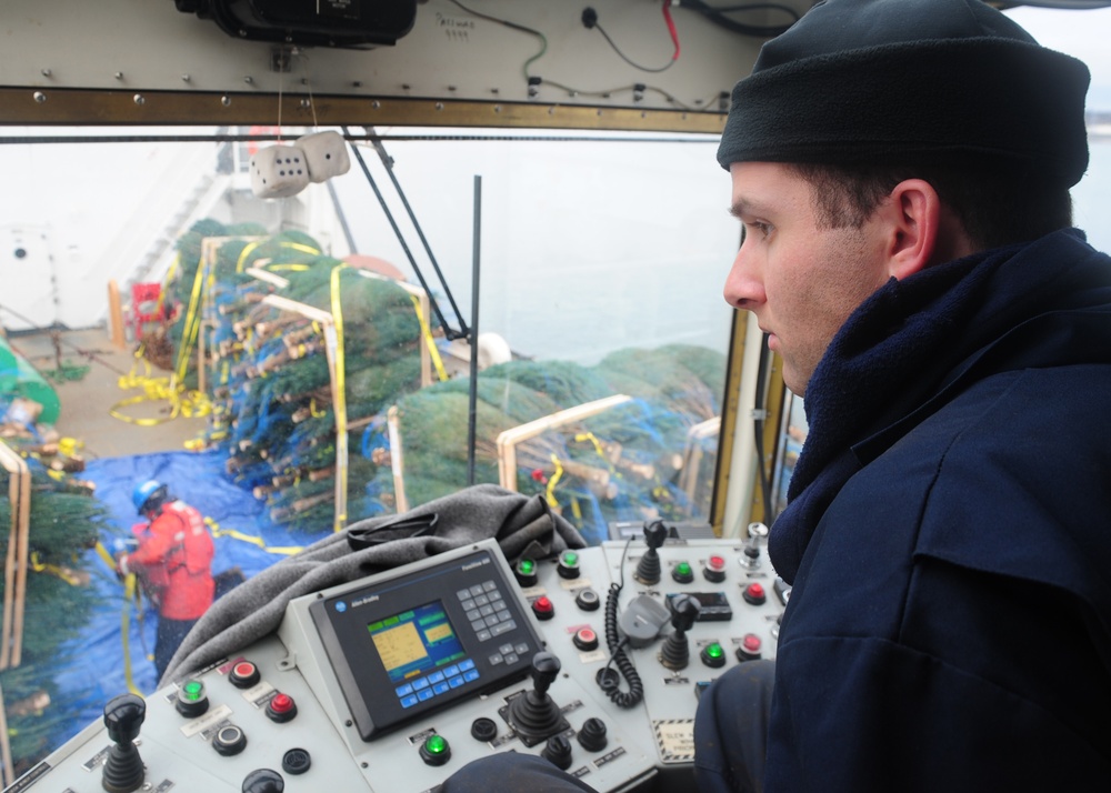 USCGC Alder delivers Christmas tree
