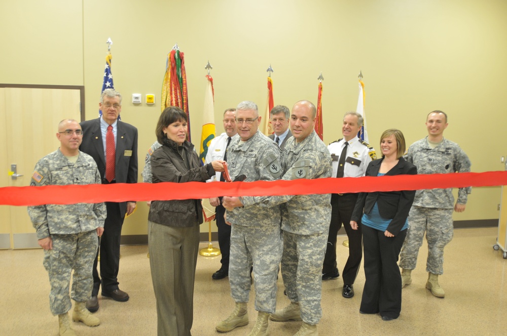 Ribbon cutting ceremony for new Army Reserve facility