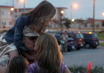 3rd Recon Marines, loved ones reunite