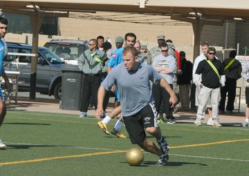 US, Kuwaiti soldiers play in Thanksgiving soccer game