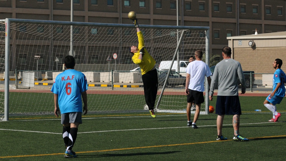 US, Kuwaiti soldiers play in Thanksgiving soccer game