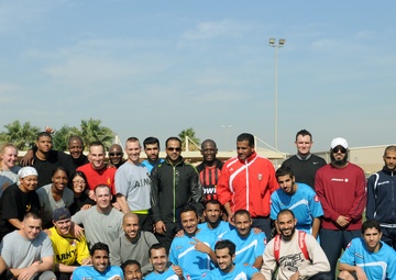 US, Kuwaiti soldiers play in Thanksgiving soccer game