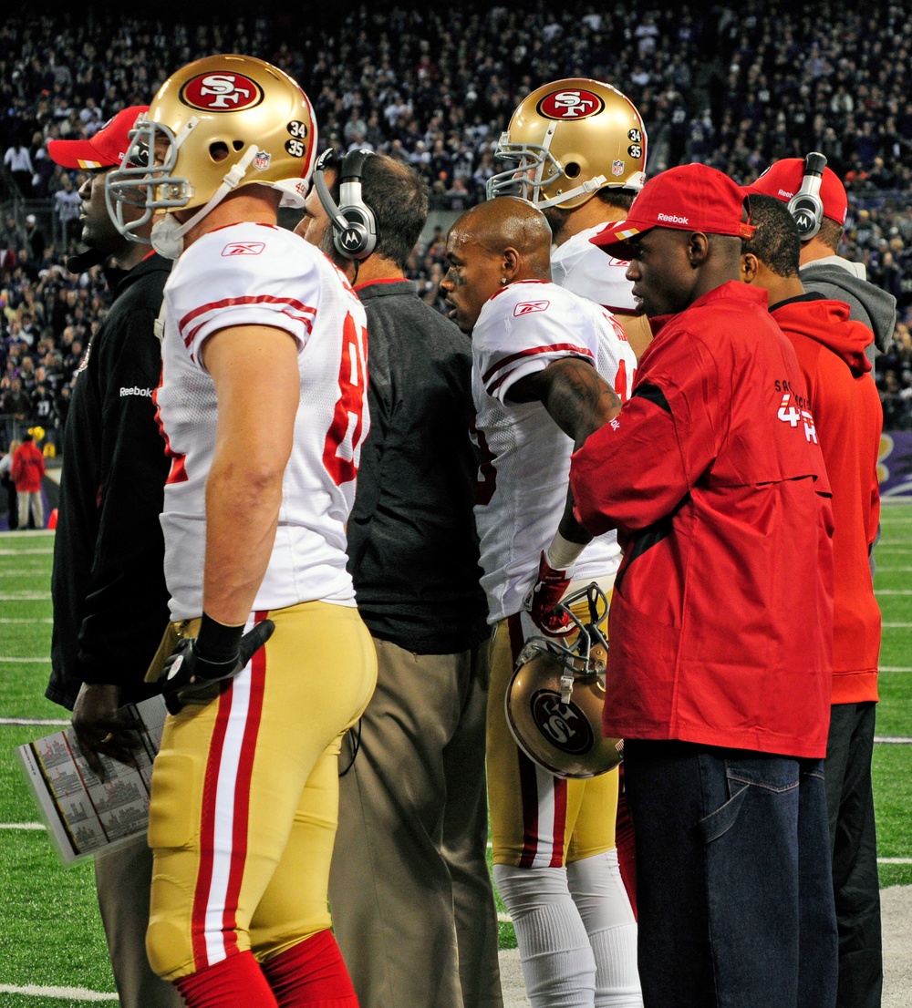 Soldier establishes unique bond with NFL team