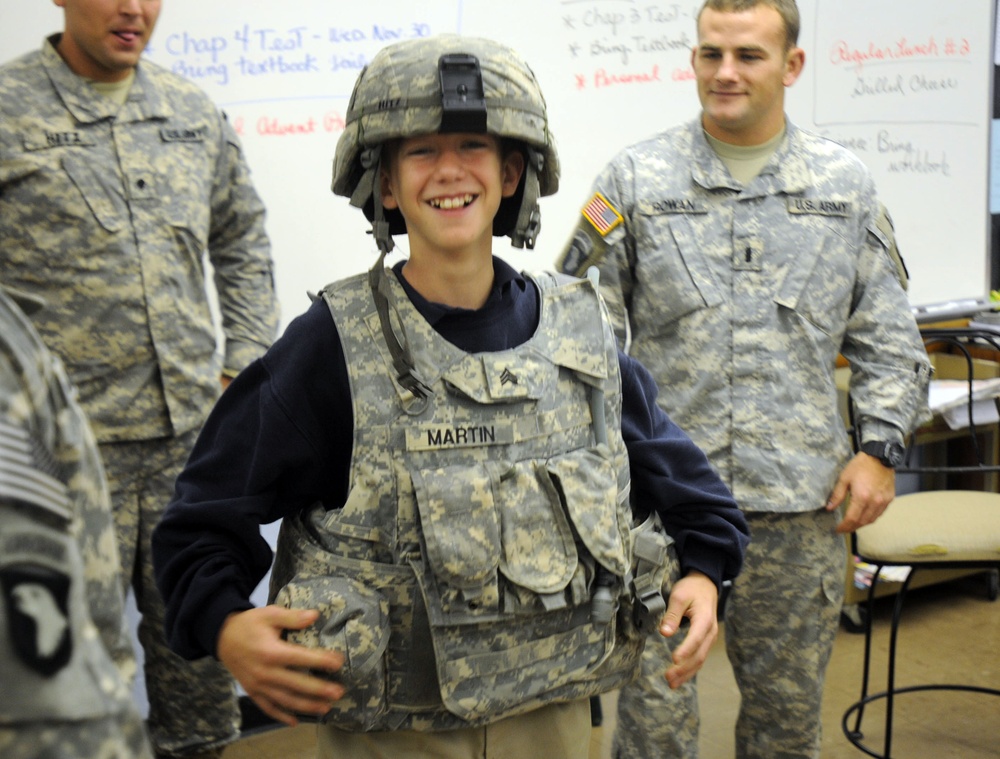 Bastogne’s artillery visits Saint Edwards School