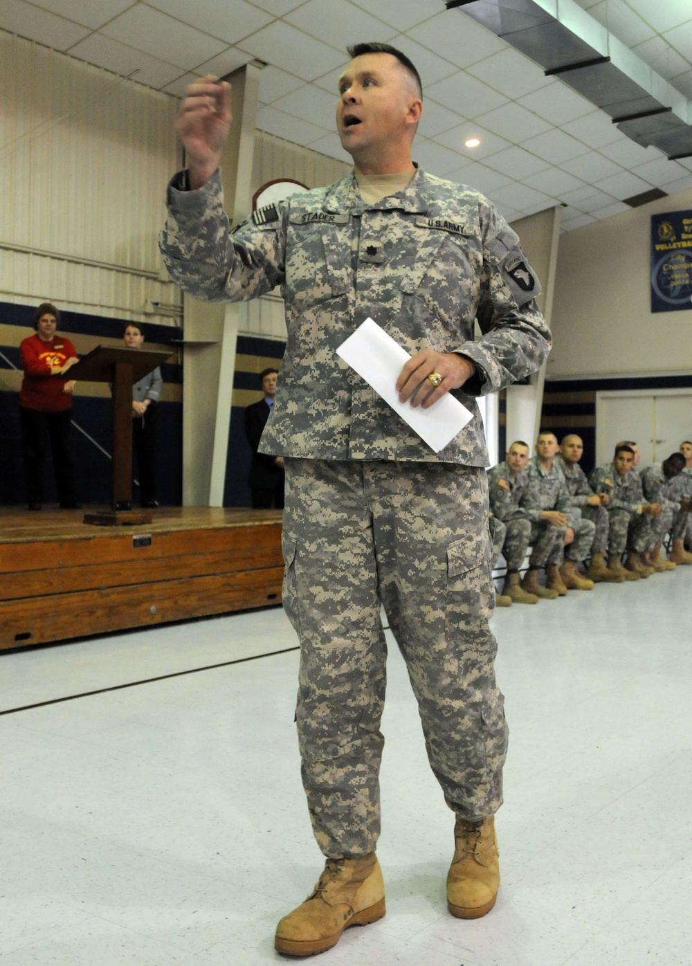 Bastogne’s artillery visits Saint Edwards School