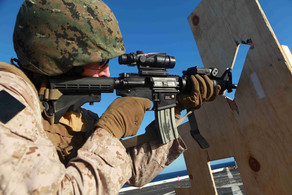 Eleventh Marine Expeditionary Unit conducts live-fire exercise