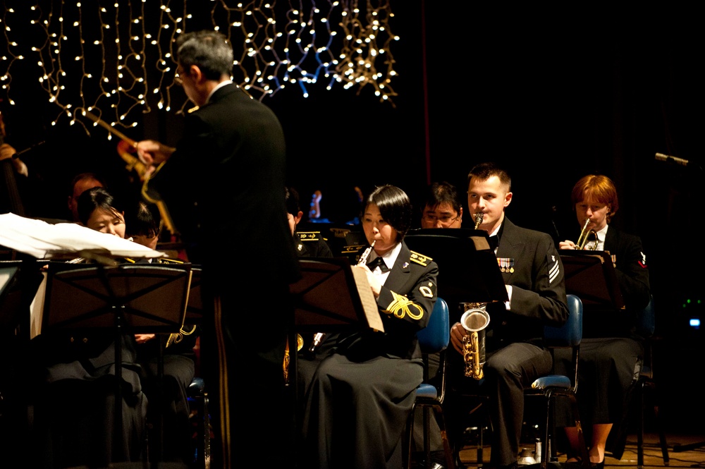 US 7th Fleet band's holiday concert