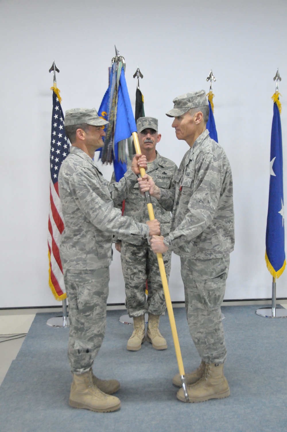 Last commander of JBB departs 332 AEW