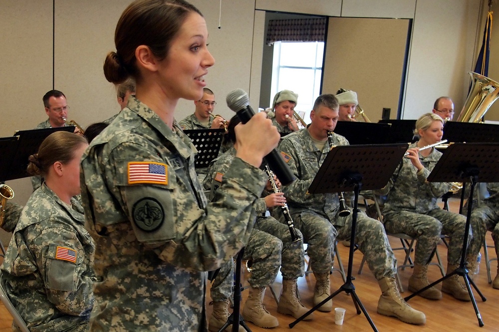 Band brings holiday cheer to Units, veterans