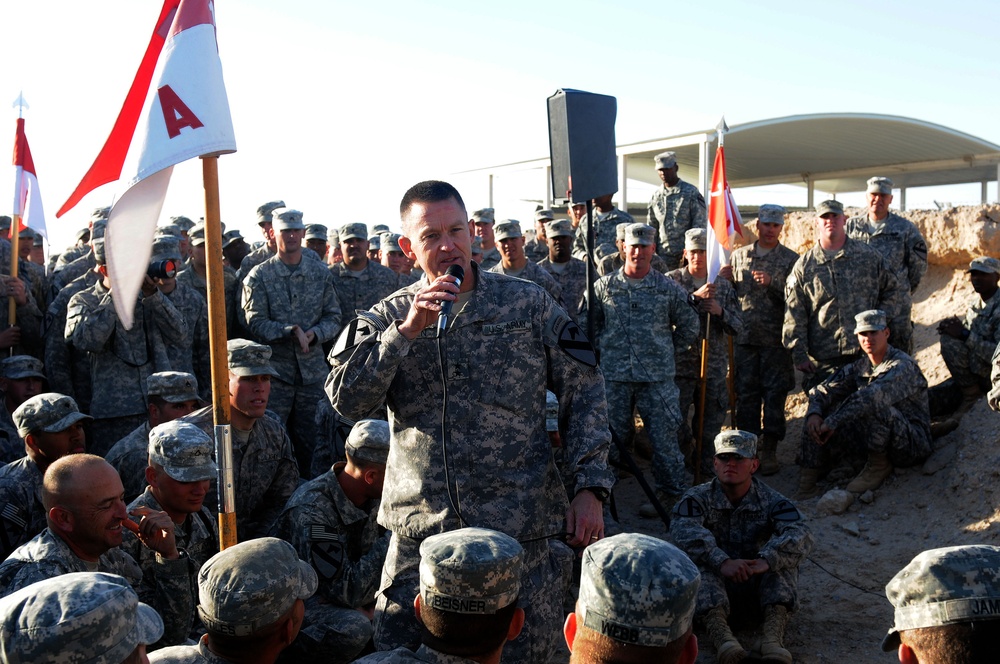 Commanding General pays soldiers a visit at Camp Buehring