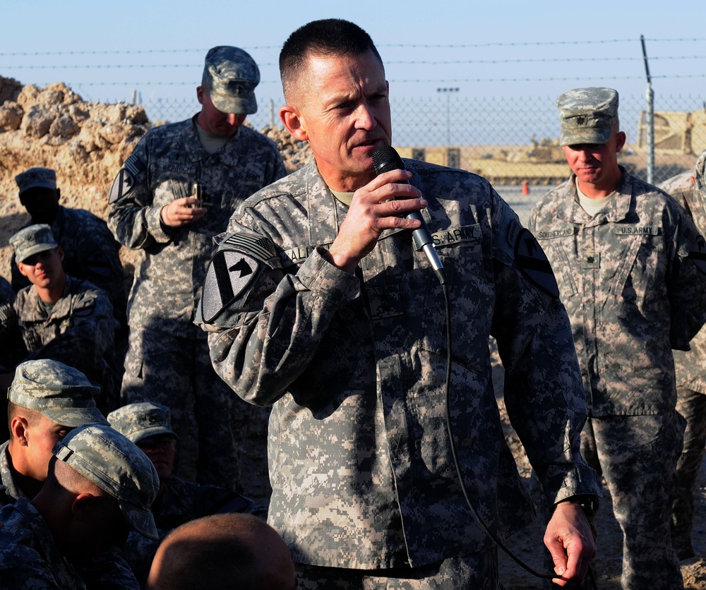 Commanding General pays soldiers a visit at Camp Buehring