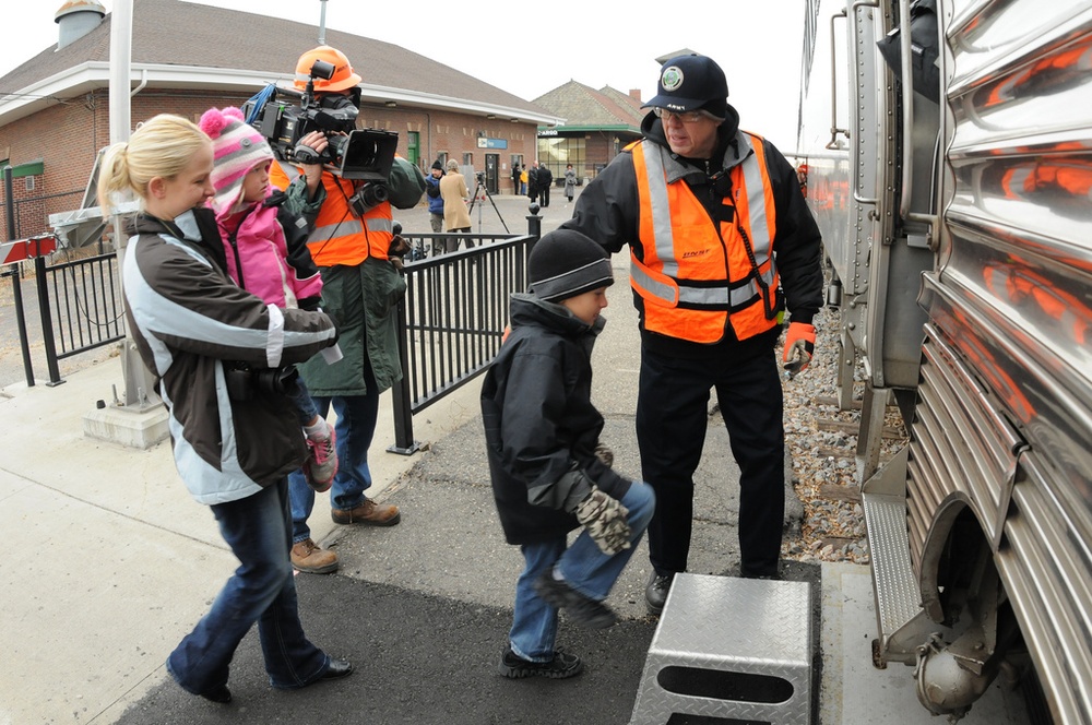 Military families enjoy special train ride