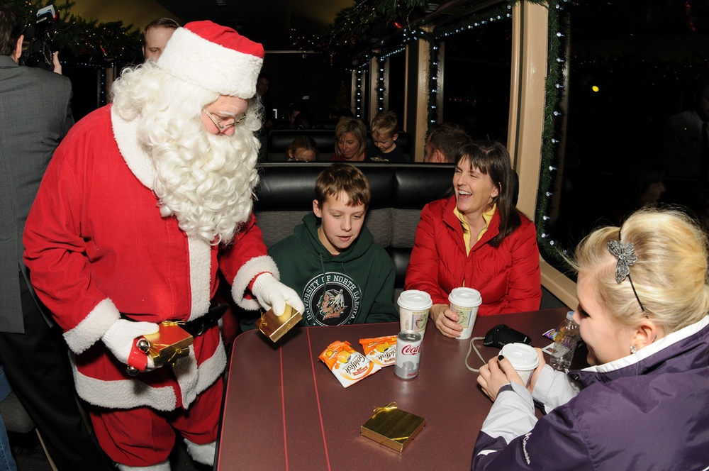 Military families enjoy special train ride