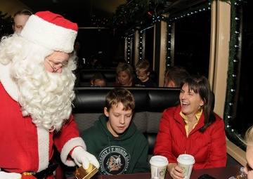 Military families enjoy special train ride