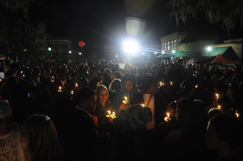 Soldiers, families, and local businesses come together during Christmas in the Park
