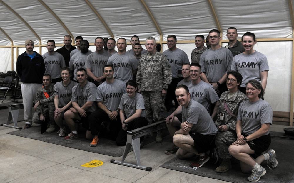 Commanding General acknowledges soldier’s excellence in fitness
