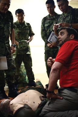 JGSDF tours medical simulation center