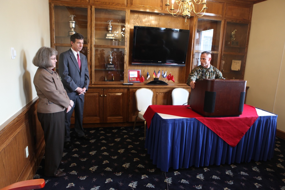 Petraeus visits Camp Lejeune to protect service members from fraud