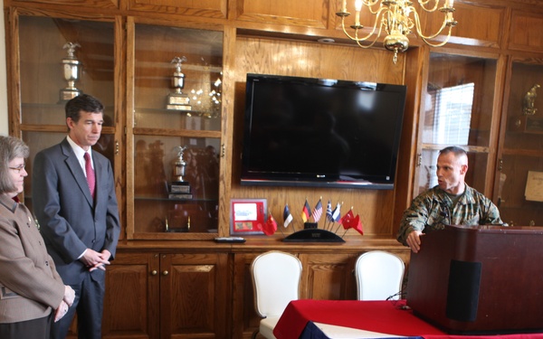 Petraeus visits Camp Lejeune to protect service members from fraud