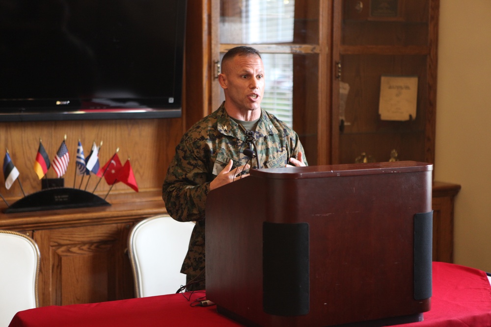 Petraeus visits Camp Lejeune to protect service members from fraud