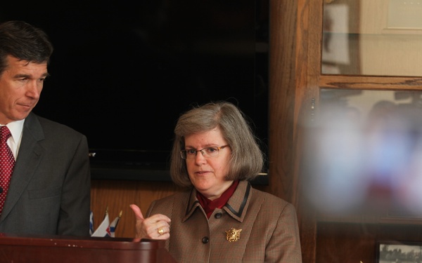 Petraeus visits Camp Lejeune to protect service members from fraud